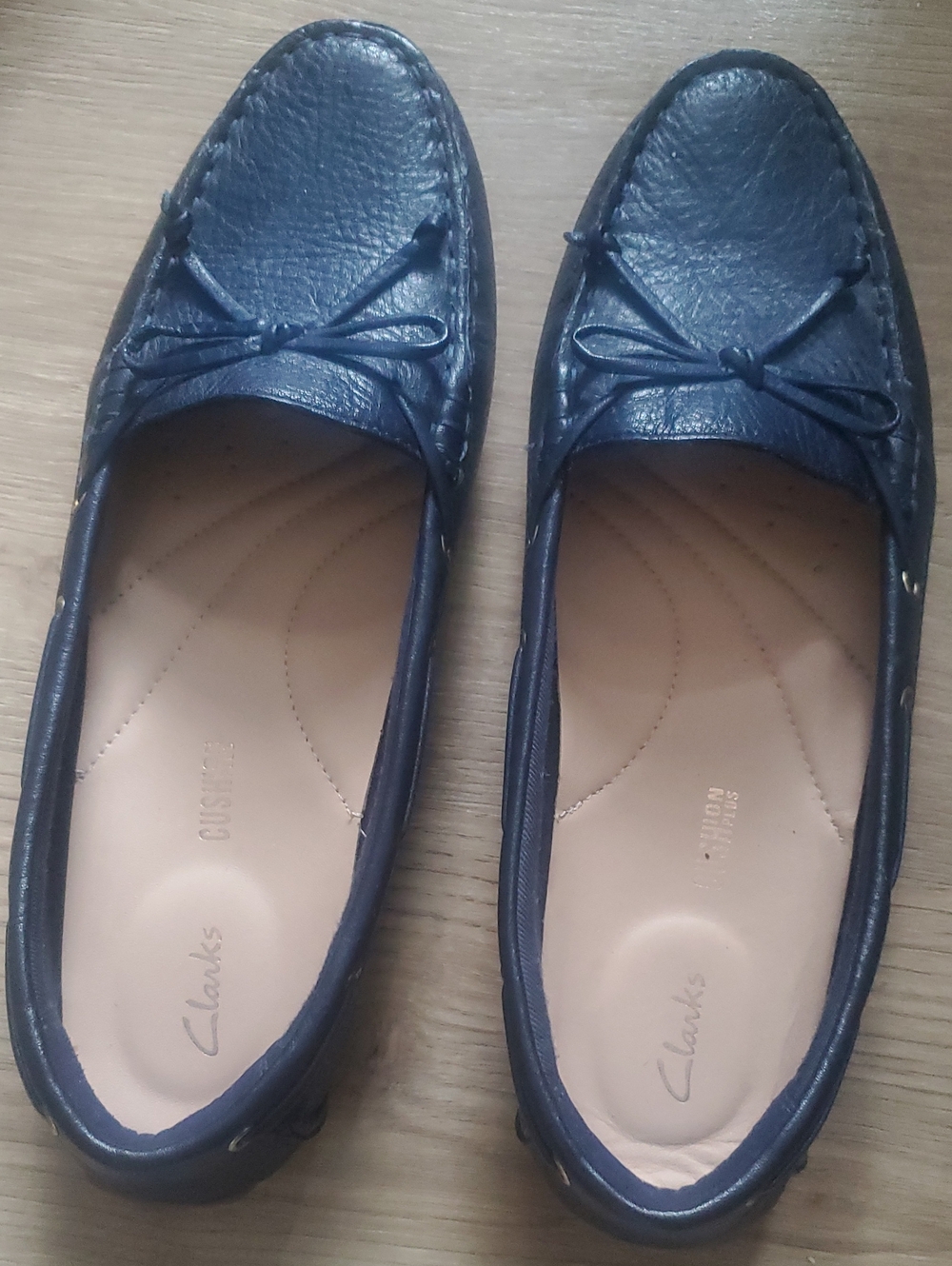 Clarks Navy Leather Cushion Plus Moccasin Loafers Flat Size 8.5 SRP CAD140
